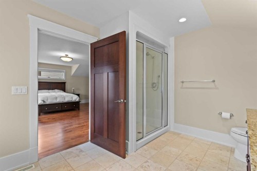 1428 2A Street Nw, Calgary, AB - Indoor Photo Showing Bathroom