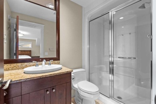 1428 2A Street Nw, Calgary, AB - Indoor Photo Showing Bathroom