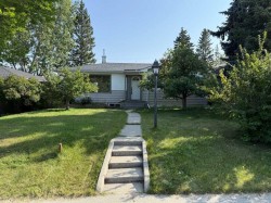 3243 Kenmare Crescent SW Calgary, AB T3E 4R4
