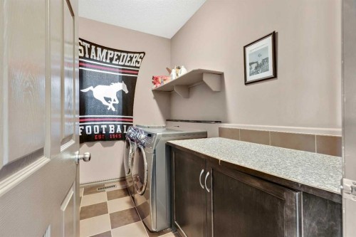 943 Bayside Drive Sw, Airdrie, AB - Indoor Photo Showing Laundry Room