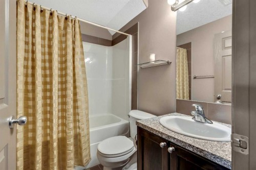 943 Bayside Drive Sw, Airdrie, AB - Indoor Photo Showing Bathroom