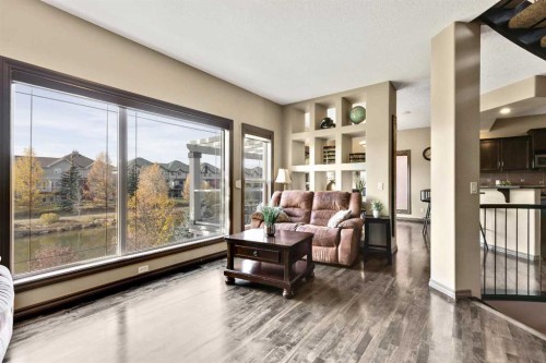 943 Bayside Drive Sw, Airdrie, AB - Indoor Photo Showing Living Room