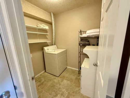 4816 50 Avenue, Breton, AB - Indoor Photo Showing Laundry Room