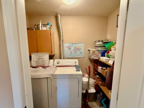 4816 50 Avenue, Breton, AB - Indoor Photo Showing Laundry Room