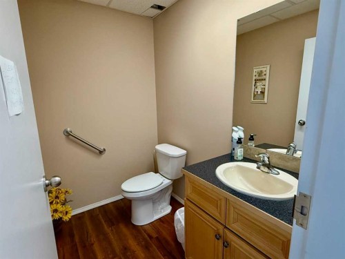 4816 50 Avenue, Breton, AB - Indoor Photo Showing Bathroom
