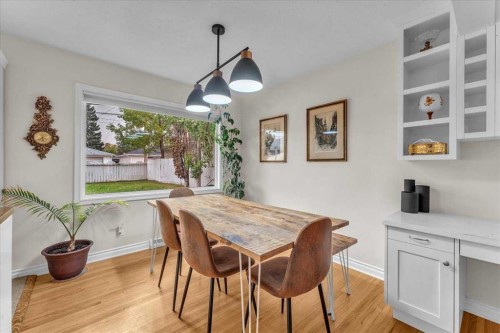 85 Warwick Drive Sw, Calgary, AB - Indoor Photo Showing Dining Room