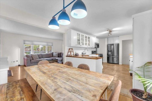 85 Warwick Drive Sw, Calgary, AB - Indoor