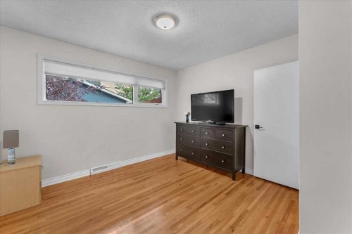 85 Warwick Drive Sw, Calgary, AB - Indoor