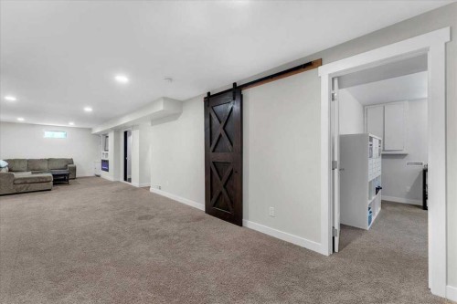 85 Warwick Drive Sw, Calgary, AB - Indoor