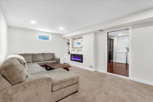 85 Warwick Drive Sw, Calgary, AB - Indoor