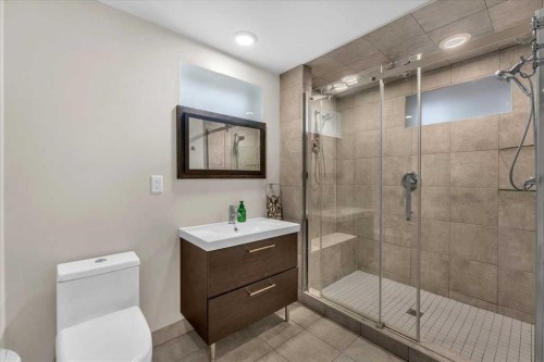 85 Warwick Drive Sw, Calgary, AB - Indoor Photo Showing Bathroom
