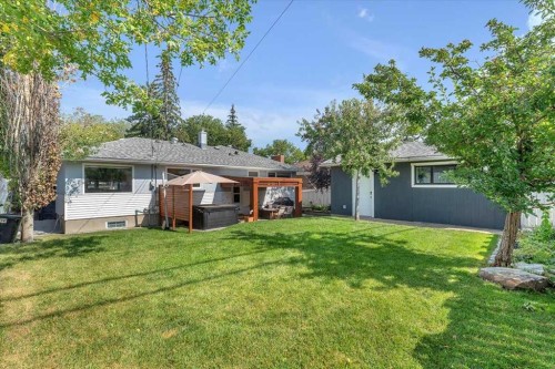 85 Warwick Drive Sw, Calgary, AB - Outdoor