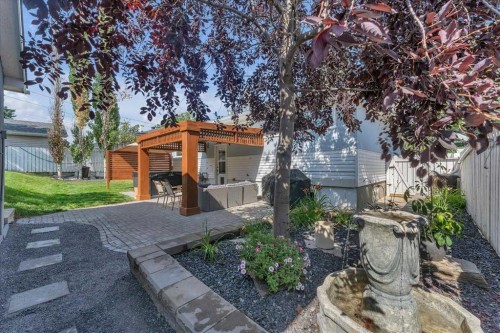 85 Warwick Drive Sw, Calgary, AB - Outdoor
