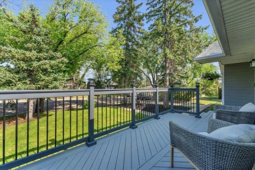 85 Warwick Drive Sw, Calgary, AB - Outdoor With Exterior
