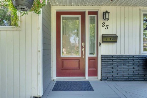 85 Warwick Drive Sw, Calgary, AB - Outdoor With Exterior