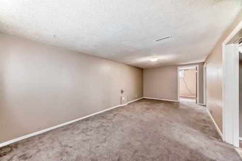 2235 42 Street Se, Calgary, AB - Indoor Photo Showing Other Room