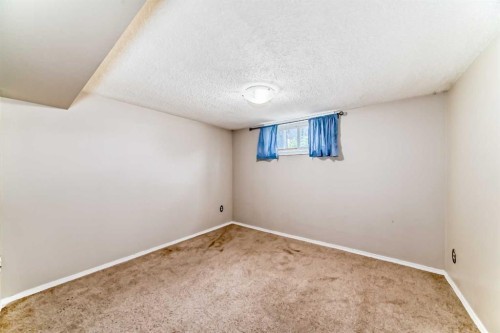 2235 42 Street Se, Calgary, AB - Indoor Photo Showing Other Room