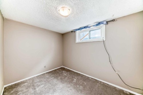 2235 42 Street Se, Calgary, AB - Indoor Photo Showing Other Room