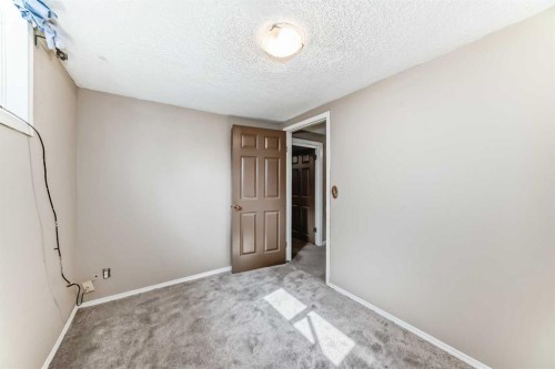 2235 42 Street Se, Calgary, AB - Indoor Photo Showing Other Room