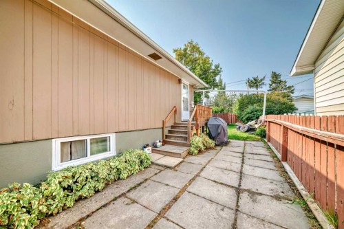 2235 42 Street Se, Calgary, AB - Outdoor With Exterior