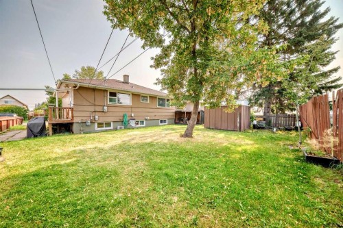 2235 42 Street Se, Calgary, AB - Outdoor