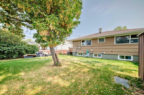 2235 42 Street Se, Calgary, AB - Outdoor