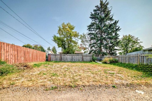 2235 42 Street Se, Calgary, AB - Outdoor