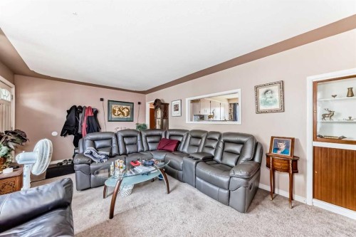 2235 42 Street Se, Calgary, AB - Indoor Photo Showing Living Room