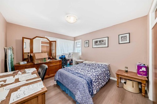 2235 42 Street Se, Calgary, AB - Indoor Photo Showing Bedroom