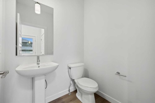 351 Fireside Drive, Cochrane, AB - Indoor Photo Showing Bathroom