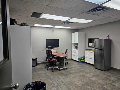 9415 44 Street Se, Calgary, AB 