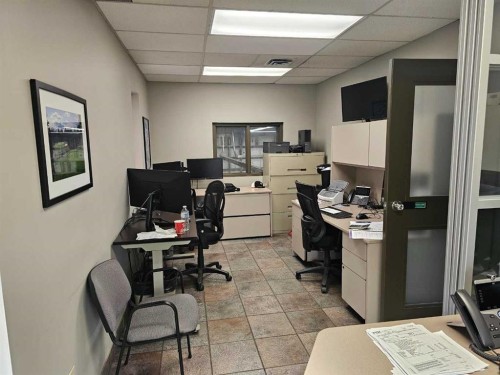 9415 44 Street Se, Calgary, AB 