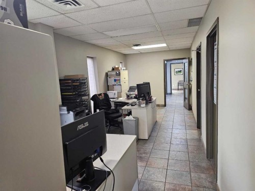 9415 44 Street Se, Calgary, AB 