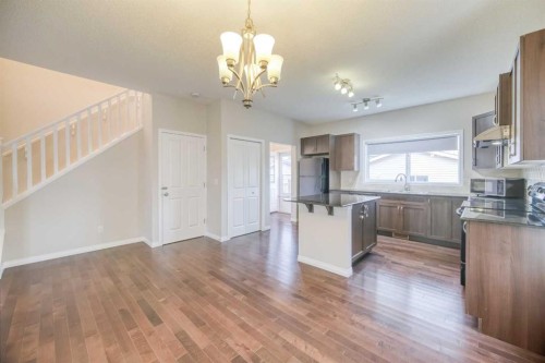 37 Panton View Nw, Calgary, AB - Indoor Photo Showing Kitchen