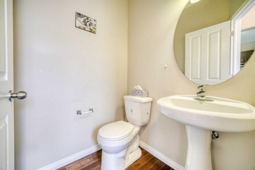 37 Panton View Nw, Calgary, AB - Indoor Photo Showing Bathroom