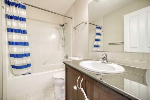 37 Panton View Nw, Calgary, AB - Indoor Photo Showing Bathroom