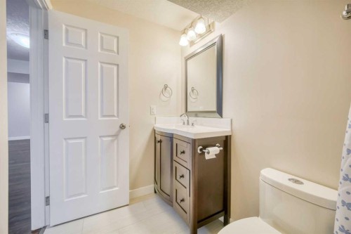 37 Panton View Nw, Calgary, AB - Indoor Photo Showing Bathroom