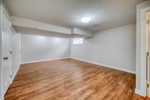 37 Panton View Nw, Calgary, AB - Indoor Photo Showing Other Room
