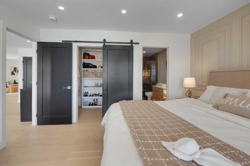 611 Parkridge Drive Se, Calgary, AB - Indoor Photo Showing Bedroom