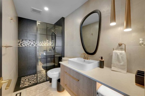 611 Parkridge Drive Se, Calgary, AB - Indoor Photo Showing Bathroom