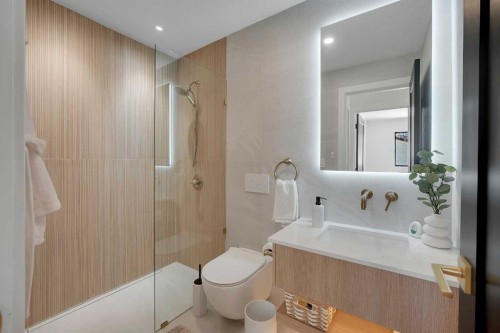 611 Parkridge Drive Se, Calgary, AB - Indoor Photo Showing Bathroom