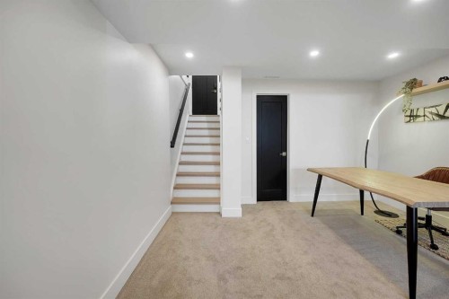 611 Parkridge Drive Se, Calgary, AB - Indoor Photo Showing Other Room