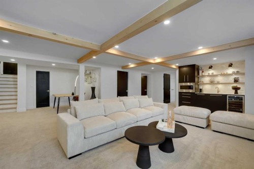 611 Parkridge Drive Se, Calgary, AB - Indoor Photo Showing Living Room