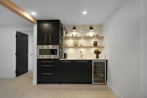 611 Parkridge Drive Se, Calgary, AB - Indoor Photo Showing Other Room