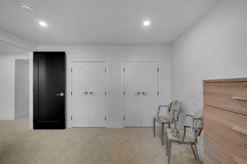 611 Parkridge Drive Se, Calgary, AB - Indoor Photo Showing Other Room