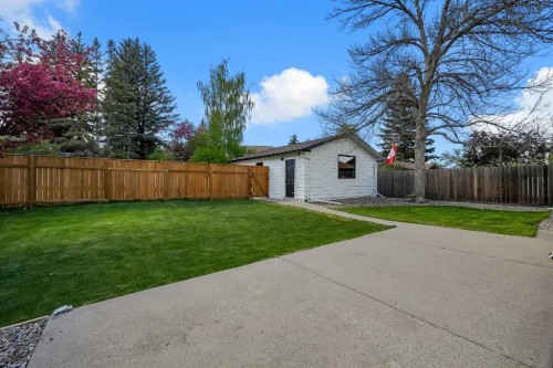 611 Parkridge Drive Se, Calgary, AB - Outdoor With Backyard