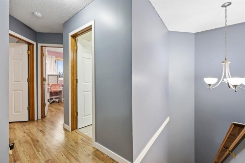 10 Big Springs Hill Se, Airdrie, AB - Indoor Photo Showing Other Room