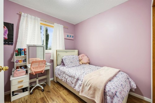 10 Big Springs Hill Se, Airdrie, AB - Indoor Photo Showing Bedroom