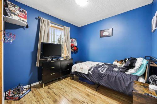 10 Big Springs Hill Se, Airdrie, AB - Indoor Photo Showing Bedroom