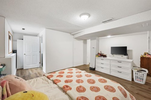 10 Big Springs Hill Se, Airdrie, AB - Indoor Photo Showing Bedroom